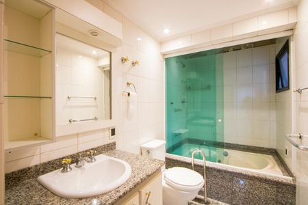 Apartamento à venda com 115m², 3 quartos e 2 vagas Apartamento à venda com 115m², 3 quartos e 2 vagasBanheiro da Suíte
