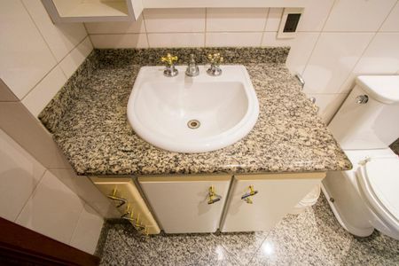 Apartamento à venda com 115m², 3 quartos e 2 vagas Apartamento à venda com 115m², 3 quartos e 2 vagasBanheiro da Suíte