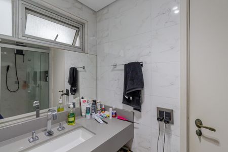 Apartamento à venda com 169m², 4 quartos e 2 vagas Apartamento à venda com 169m², 4 quartos e 2 vagasBanheiro da Suíte 1