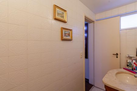 Apartamento à venda com 169m², 4 quartos e 2 vagas Apartamento à venda com 169m², 4 quartos e 2 vagasLavabo