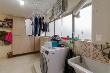 Apartamento à venda com 169m², 4 quartos e 2 vagas Apartamento à venda com 169m², 4 quartos e 2 vagasÁrea de Serviço