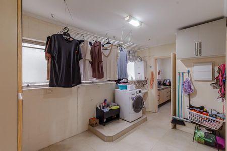 Apartamento à venda com 169m², 4 quartos e 2 vagas Apartamento à venda com 169m², 4 quartos e 2 vagasÁrea de Serviço