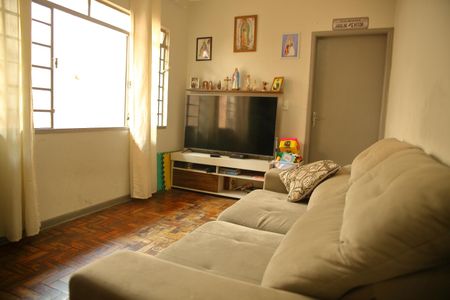 Casa à venda com 150m², 2 quartos e 2 vagasSala