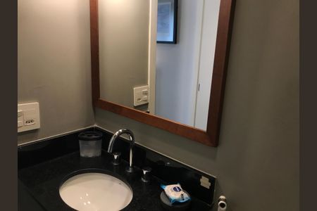 Banheiro de kitnet/studio à venda com 1 quarto, 32m² em República, São Paulo