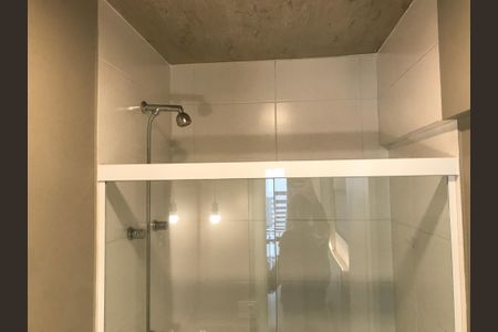 Banheiro de kitnet/studio à venda com 1 quarto, 32m² em República, São Paulo