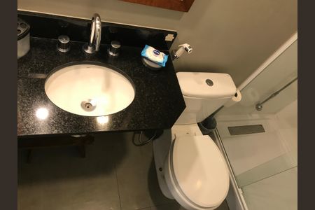 Banheiro de kitnet/studio à venda com 1 quarto, 32m² em República, São Paulo