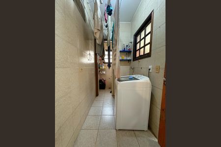 Casa à venda com 330m², 4 quartos e 3 vagas Casa à venda com 330m², 4 quartos e 3 vagasÁrea de Serviço