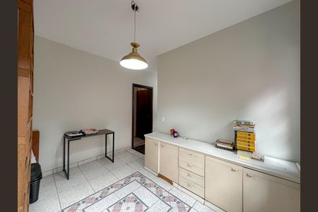 Casa à venda com 330m², 4 quartos e 3 vagas Casa à venda com 330m², 4 quartos e 3 vagasEscritório