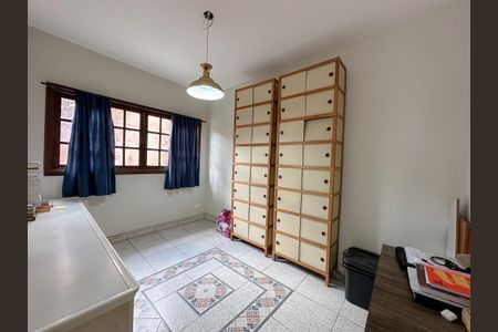 Casa à venda com 330m², 4 quartos e 3 vagas Casa à venda com 330m², 4 quartos e 3 vagasEscritório