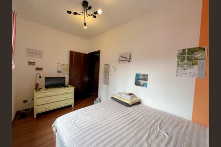 Casa à venda com 330m², 4 quartos e 3 vagas Casa à venda com 330m², 4 quartos e 3 vagasQuarto 1