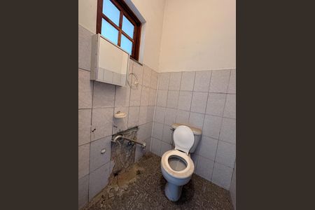 Casa à venda com 330m², 4 quartos e 3 vagas Casa à venda com 330m², 4 quartos e 3 vagasBanheiro de serviço