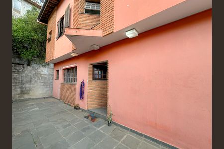 Casa à venda com 330m², 4 quartos e 3 vagas Casa à venda com 330m², 4 quartos e 3 vagasQuintal