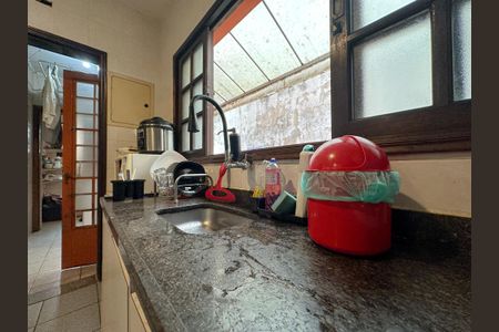 Casa à venda com 330m², 4 quartos e 3 vagas Casa à venda com 330m², 4 quartos e 3 vagasCozinha