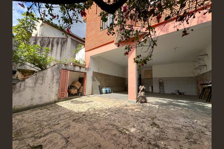 Casa à venda com 330m², 4 quartos e 3 vagas Casa à venda com 330m², 4 quartos e 3 vagasGaragem