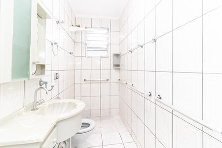 Banheiro de casa para alugar com 1 quarto, 70m² em Vila Brasil, São Paulo