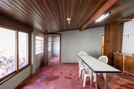 Casa à venda com 252m², 3 quartos e 3 vagas Casa à venda com 252m², 3 quartos e 3 vagasChurrasqueira