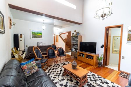 Casa à venda com 252m², 3 quartos e 3 vagas Casa à venda com 252m², 3 quartos e 3 vagasSala