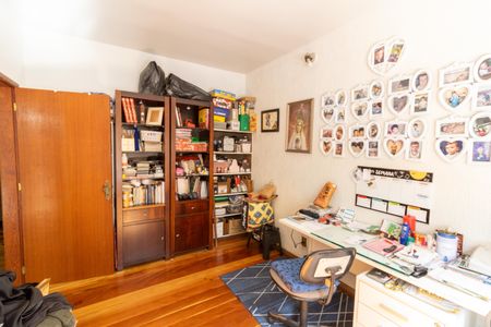 Casa à venda com 252m², 3 quartos e 3 vagas Casa à venda com 252m², 3 quartos e 3 vagasQuarto 1