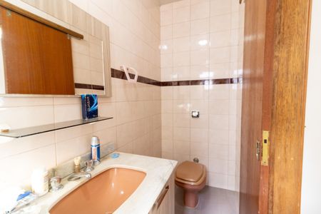 Casa à venda com 252m², 3 quartos e 3 vagas Casa à venda com 252m², 3 quartos e 3 vagasBanheiro Social