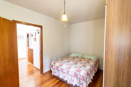 Casa à venda com 252m², 3 quartos e 3 vagas Casa à venda com 252m², 3 quartos e 3 vagasQuarto 2