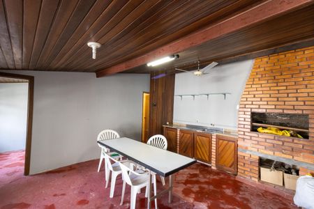 Casa à venda com 252m², 3 quartos e 3 vagas Casa à venda com 252m², 3 quartos e 3 vagasChurrasqueira