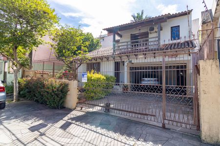 Casa à venda com 252m², 3 quartos e 3 vagas Casa à venda com 252m², 3 quartos e 3 vagasFachada