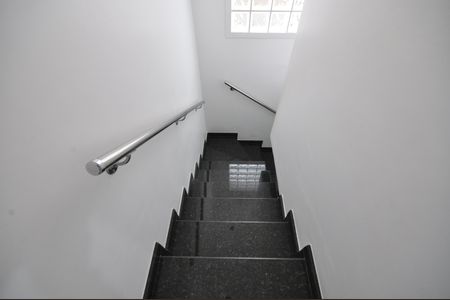 Casa à venda com 215m², 3 quartos e 4 vagasEscada