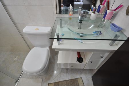 Casa à venda com 215m², 3 quartos e 4 vagasBanheiro da Suíte 2