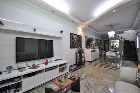 Casa à venda com 215m², 3 quartos e 4 vagasSala