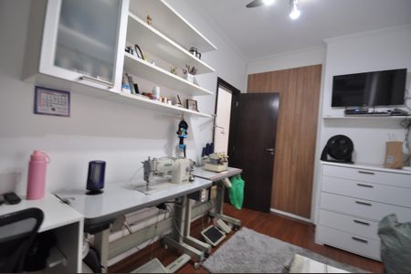 Casa à venda com 215m², 3 quartos e 4 vagasSuíte 2