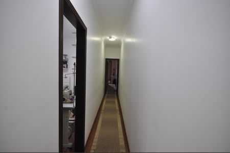 Casa à venda com 215m², 3 quartos e 4 vagasCorredor