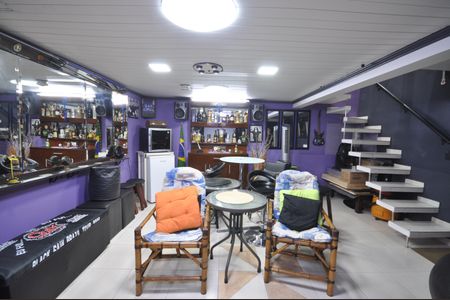 Casa à venda com 215m², 3 quartos e 4 vagasLounge