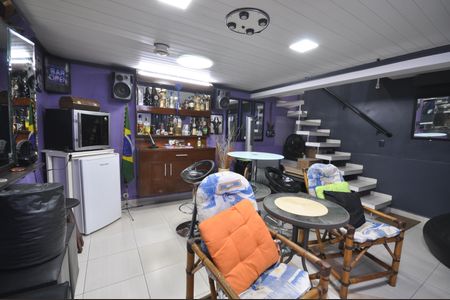 Casa à venda com 215m², 3 quartos e 4 vagasLounge