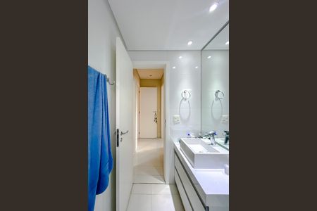 Apartamento à venda com 96m², 3 quartos e 2 vagas Apartamento à venda com 96m², 3 quartos e 2 vagasBanheiro