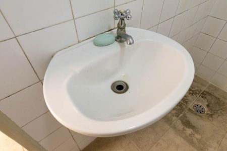 Banheiro de kitnet/studio para alugar com 1 quarto, 29m² em Vila Buarque, São Paulo