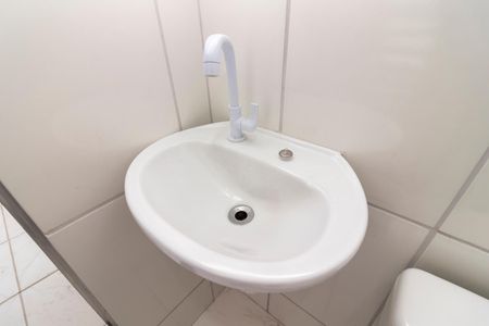 Banheiro de casa para alugar com 1 quarto, 25m² em Vila Maria Luisa, São Paulo
