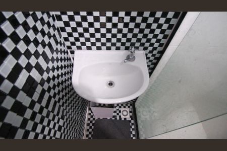Banheiro de kitnet/studio para alugar com 1 quarto, 20m² em Vila Santa Clara, São Paulo