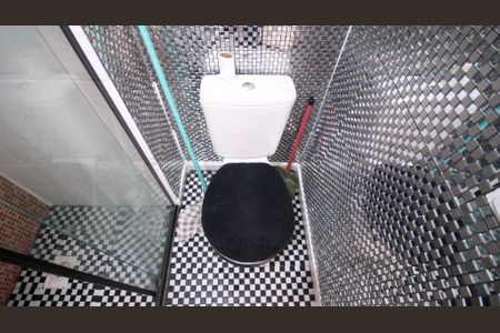 Banheiro de kitnet/studio para alugar com 1 quarto, 20m² em Vila Santa Clara, São Paulo