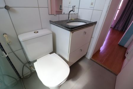 Casa de condomínio para alugar com 176m², 3 quartos e 2 vagasBanheiro da Suíte