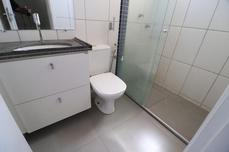 Casa de condomínio para alugar com 176m², 3 quartos e 2 vagasBanheiro Social