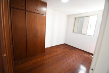 Quarto de apartamento à venda com 1 quarto, 50m² em Cambuí, Campinas