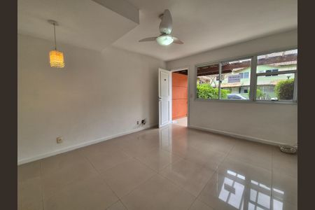 Casa de condomínio para alugar com 100m², 2 quartos e 1 vaga Casa de condomínio para alugar com 100m², 2 quartos e 1 vagaSala