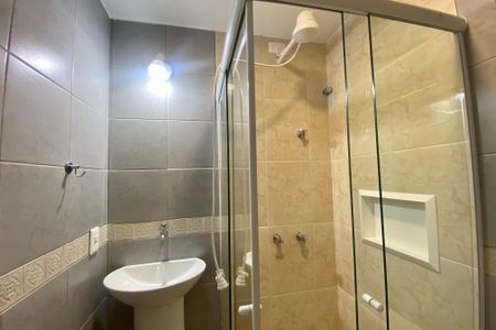 Banheiro Social de kitnet/studio para alugar com 1 quarto, 30m² em Copacabana, Rio de Janeiro