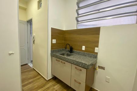 Cozinha de kitnet/studio para alugar com 1 quarto, 30m² em Copacabana, Rio de Janeiro