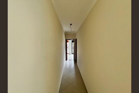 Casa à venda com 185m², 3 quartos e 3 vagas Casa à venda com 185m², 3 quartos e 3 vagasCorredor