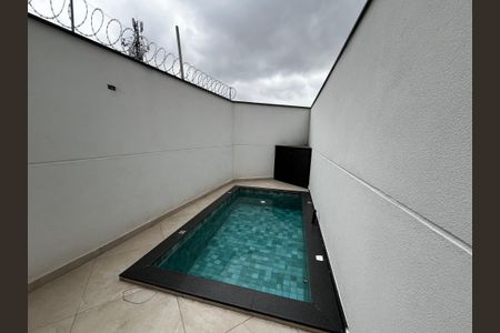 Casa à venda com 185m², 3 quartos e 3 vagas Casa à venda com 185m², 3 quartos e 3 vagasPiscina