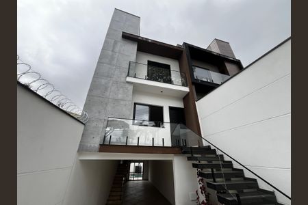 Casa à venda com 185m², 3 quartos e 3 vagas Casa à venda com 185m², 3 quartos e 3 vagasFachada