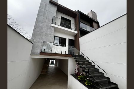 Casa à venda com 185m², 3 quartos e 3 vagas Casa à venda com 185m², 3 quartos e 3 vagasFachada