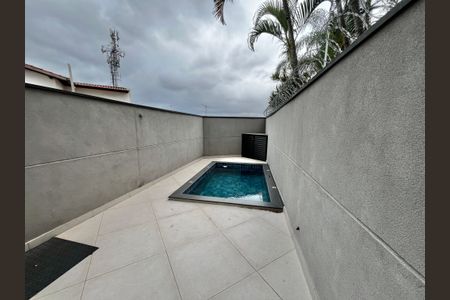 Casa à venda com 185m², 3 quartos e 4 vagas Casa à venda com 185m², 3 quartos e 4 vagasPiscina