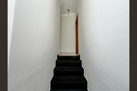 Casa à venda com 185m², 3 quartos e 4 vagas Casa à venda com 185m², 3 quartos e 4 vagasEscada
